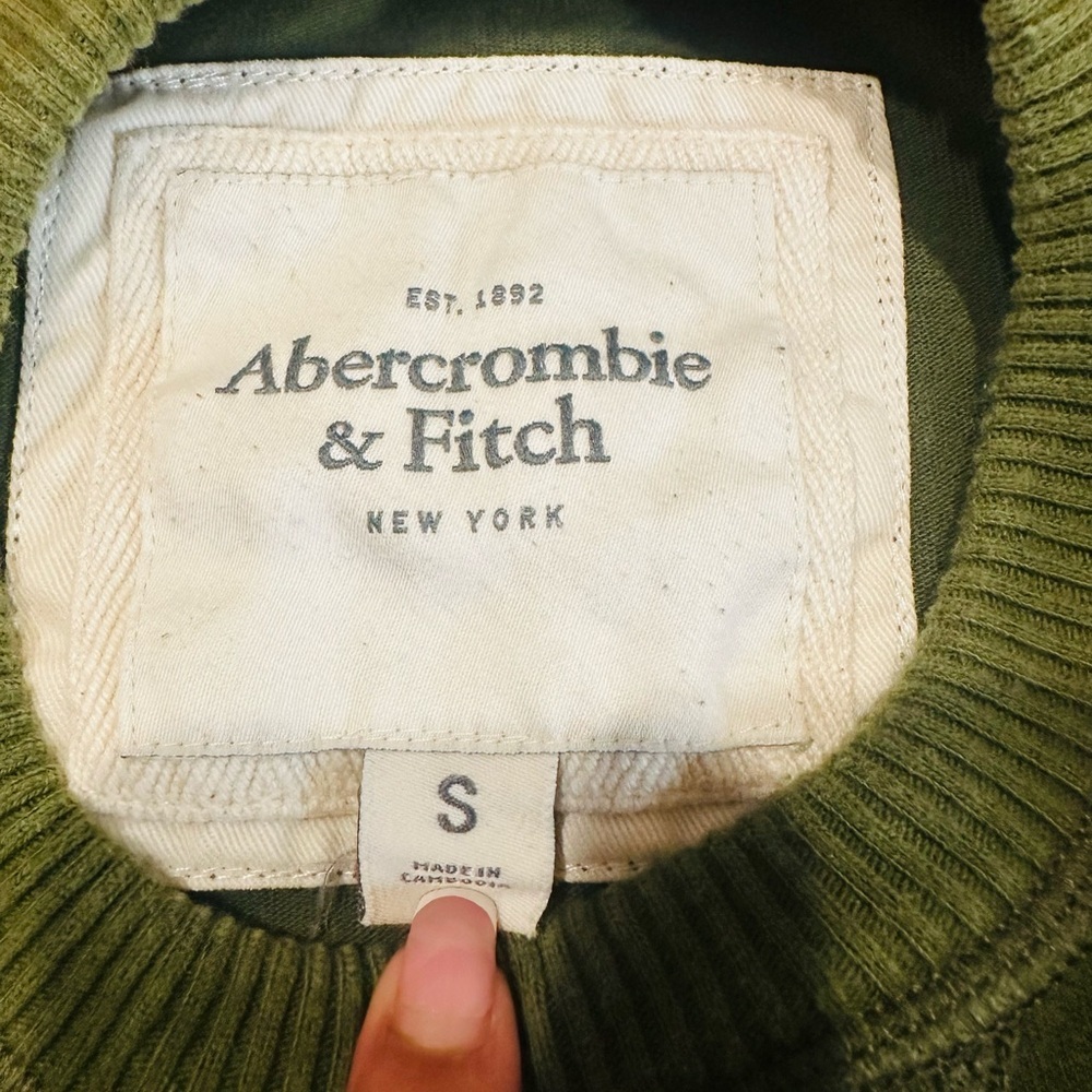 Abercrombie & Fitch Men’s Olive Knit Top Sz Small - Picture 2 of 5